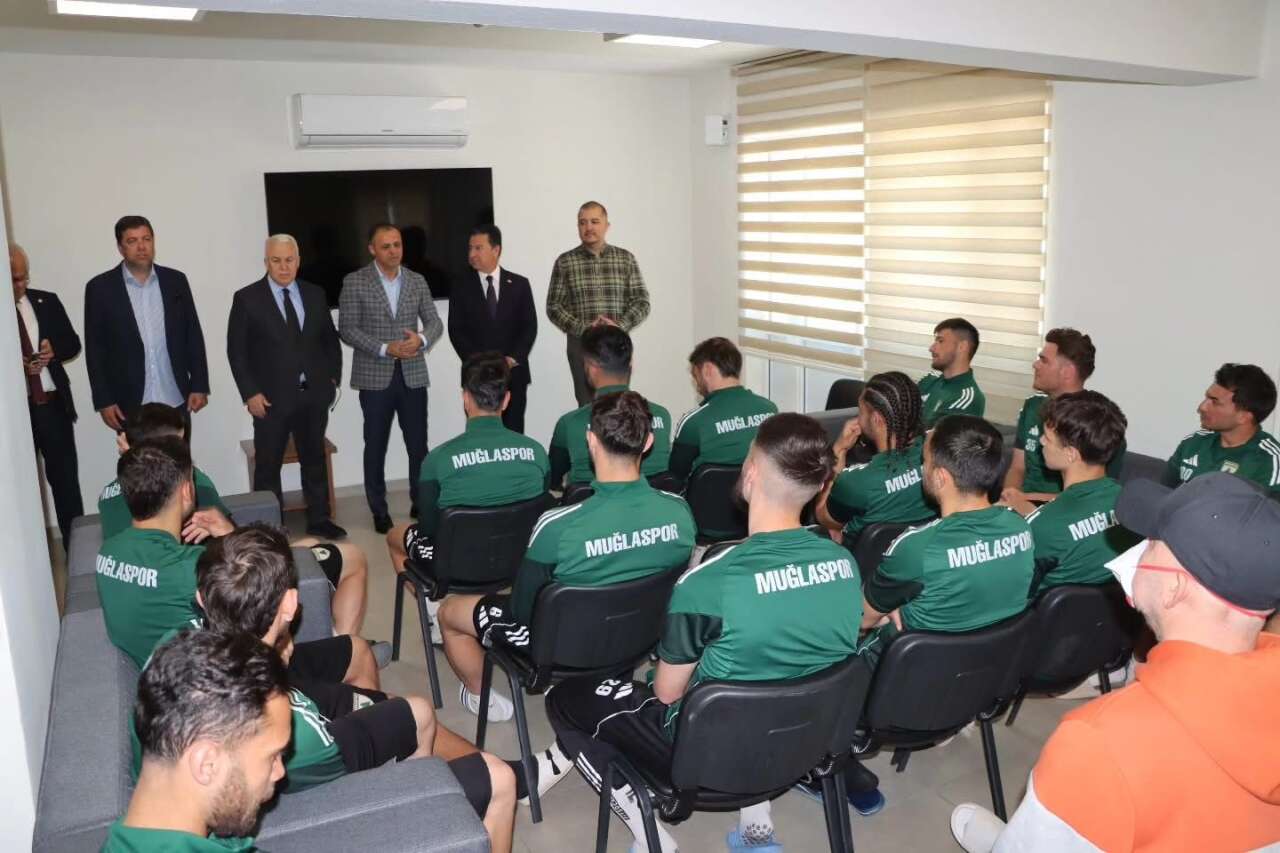 Muğlaspor’a Final Öncesi Moral Ziyareti: Başkan Aras ve Karakuş Takımla Buluştu 2